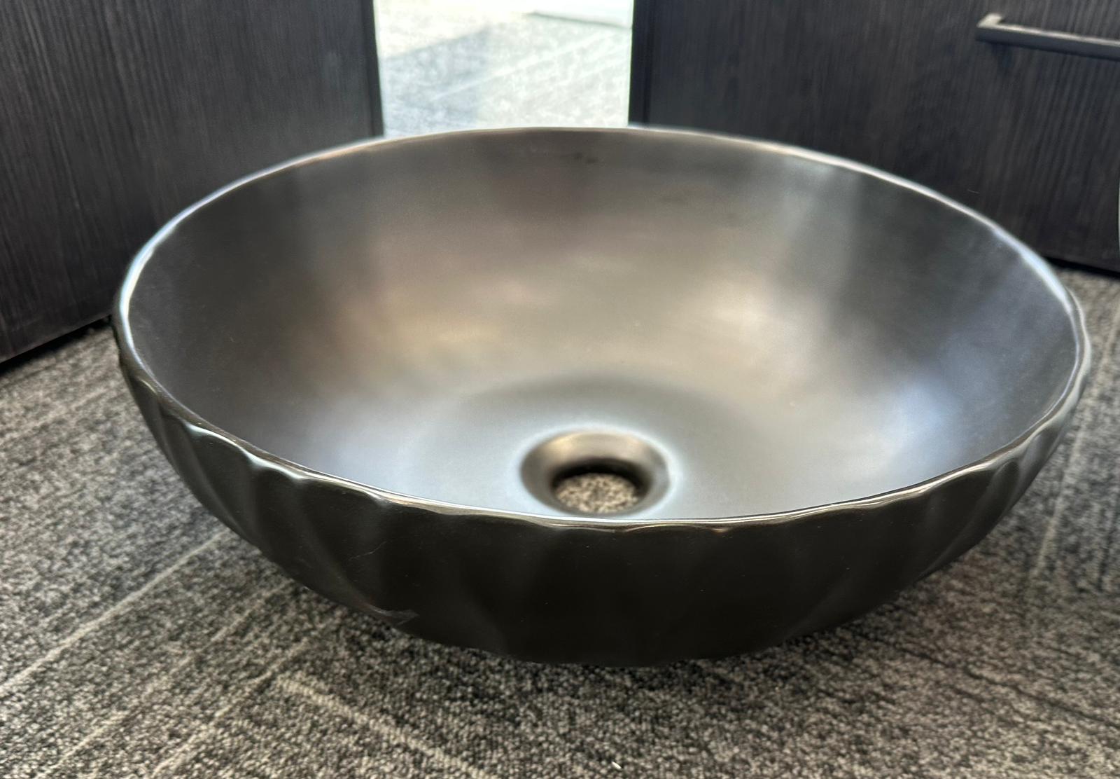 Matte Black Ripple-Edge Round Basin – Modern Minimalist Design - Image 2